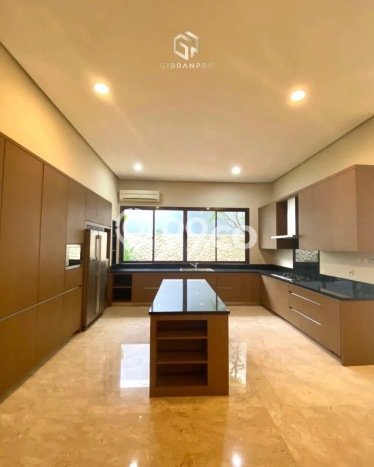 Hunian Minimalis dengan LT 560m2 & LB 600m2 Disewakan di Pondok Indah Hunian Minimalis dengan LT 560m2 & LB 600m2 Disewakan di Pondok Indah