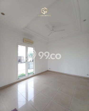Disewakan Rumah Nyaman di Kemang LT 875m2 / LB 500m2 Siap Huni Disewakan Rumah Nyaman di Kemang LT 875m2 / LB 500m2 Siap Huni