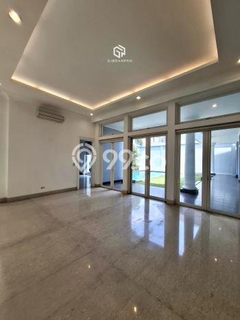 Sewa Rumah Strategis di Kemang LT 805m2 / LB 750m2 Siap Huni Sewa Rumah Strategis di Kemang LT 805m2 / LB 750m2 Siap Huni