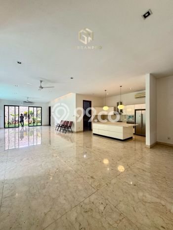 Disewakan! Rumah 4 Kamar Tidur &
4 Kamar Mandi di Kemang, Jakarta Selatan Disewakan! Rumah 4 Kamar Tidur &
4 Kamar Mandi di Kemang, Jakarta Selatan