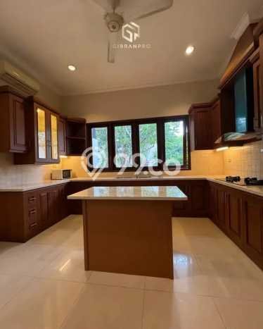 Hunian Modern dengan LT 700m2 & LB 350m2 Disewakan di Kemang Hunian Modern dengan LT 700m2 & LB 350m2 Disewakan di Kemang