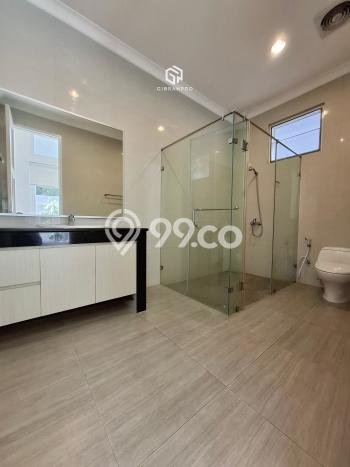Sewa Rumah Strategis di Kemang LT 805m2 / LB 750m2 Siap Huni Sewa Rumah Strategis di Kemang LT 805m2 / LB 750m2 Siap Huni