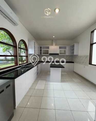 Hunian Modern Disewakan di Kemang Jakarta Selatan 5 KT & 3 KM Hunian Modern Disewakan di Kemang Jakarta Selatan 5 KT & 3 KM