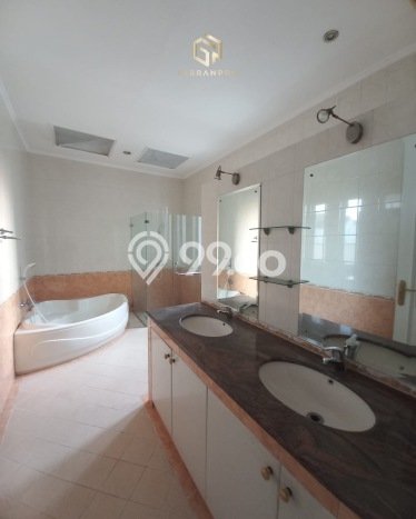 Disewakan Rumah Nyaman di Kemang LT 875m2 / LB 500m2 Siap Huni Disewakan Rumah Nyaman di Kemang LT 875m2 / LB 500m2 Siap Huni