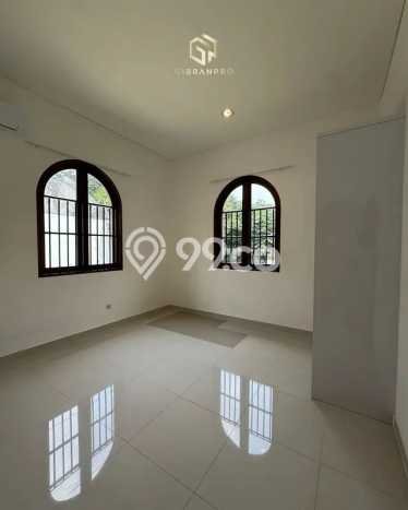 Hunian Modern Disewakan di Kemang Jakarta Selatan 5 KT & 3 KM Hunian Modern Disewakan di Kemang Jakarta Selatan 5 KT & 3 KM