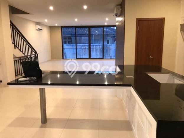 Rumah sewa siap pakai 4 Kamar Tidur di Pejaten, Jakarta Selatan Rumah sewa siap pakai 4 Kamar Tidur di Pejaten, Jakarta Selatan