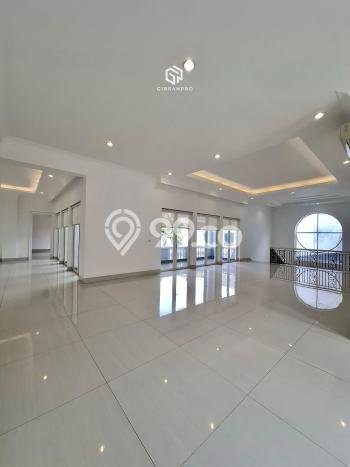 Sewa Rumah Strategis di Kemang LT 805m2 / LB 750m2 Siap Huni Sewa Rumah Strategis di Kemang LT 805m2 / LB 750m2 Siap Huni