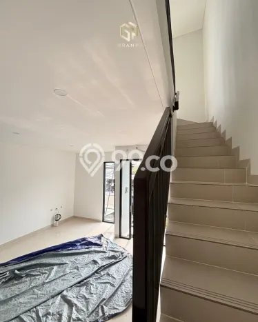 Dijual Rumah Luas Megah Dengan View Eksklusif di Joglo, Jakarta Barat Dijual Rumah Luas Megah Dengan View Eksklusif di Joglo, Jakarta Barat