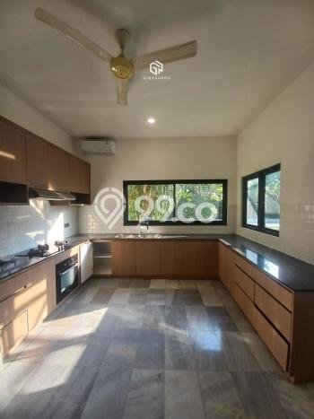 Sewa Rumah Strategis LT 1600m2 / LB 500m2 di Cipete, Jakarta Selatan Sewa Rumah Strategis LT 1600m2 / LB 500m2 di Cipete, Jakarta Selatan