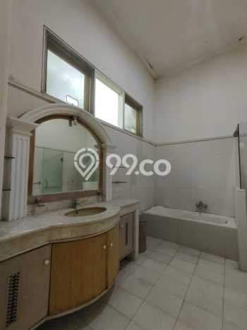Disewakan Rumah Harga Terjangkau di Kemang Jakarta Selatan Punya 5 Kamar Tidur Disewakan Rumah Harga Terjangkau di Kemang Jakarta Selatan Punya 5 Kamar Tidur