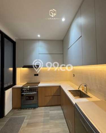 Hunian Elit LB 341m2 Siap Pakai Desain Elegan di Joglo, Jakarta Barat Hunian Elit LB 341m2 Siap Pakai Desain Elegan di Joglo, Jakarta Barat