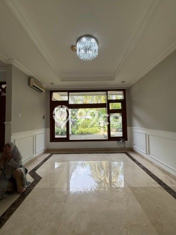 Hunian Modern Untuk Disewakan di Kemang Jakarta Selatan 5 KT & 5 KM Hunian Modern Untuk Disewakan di Kemang Jakarta Selatan 5 KT & 5 KM
