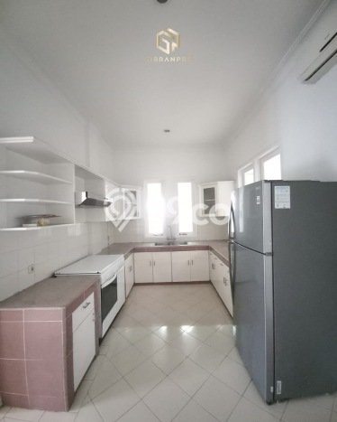 Disewakan Rumah Nyaman di Kemang LT 875m2 / LB 500m2 Siap Huni Disewakan Rumah Nyaman di Kemang LT 875m2 / LB 500m2 Siap Huni