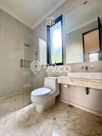 Disewakan! Rumah 4 Kamar Tidur &
4 Kamar Mandi di Kemang, Jakarta Selatan Disewakan! Rumah 4 Kamar Tidur &
4 Kamar Mandi di Kemang, Jakarta Selatan