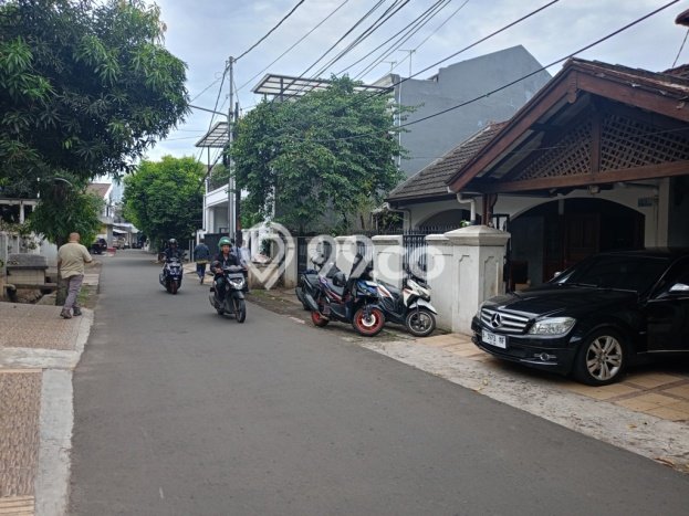 Siap Huni Rumah Mewah 5 Kamar di Kebayoran Lama Dekat ke Mana Pun Siap Huni Rumah Mewah 5 Kamar di Kebayoran Lama Dekat ke Mana Pun