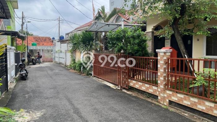Rumah Luas Asri 4 KT Siap Pakai di Cililitan Jakarta Timur Rumah Luas Asri 4 KT Siap Pakai di Cililitan Jakarta Timur