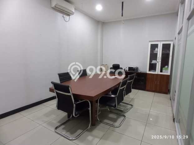 Ruko Dijual di Jakarta Selatan LT 107m2 & LB 300m2 Lokasi Terbaik! Ruko Dijual di Jakarta Selatan LT 107m2 & LB 300m2 Lokasi Terbaik!