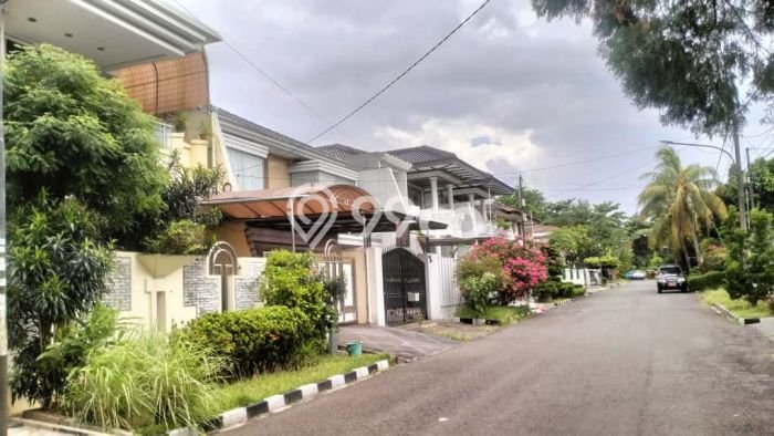 Rumah Elit LB 324m2 Siap Pakai Desain Elegan di Joglo, Jakarta Barat Rumah Elit LB 324m2 Siap Pakai Desain Elegan di Joglo, Jakarta Barat