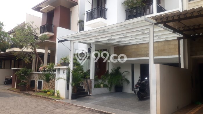 Ready to Use! Premium House LT 208m2 Desain Modern di Pejaten Ready to Use! Premium House LT 208m2 Desain Modern di Pejaten