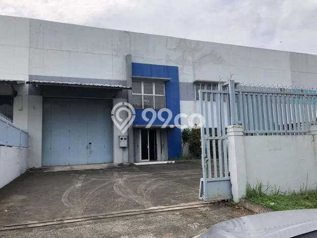 LOKASI TERBAIK! Gudang di , Luas 1390m2m², Jalan Strategis LOKASI TERBAIK! Gudang di , Luas 1390m2m², Jalan Strategis