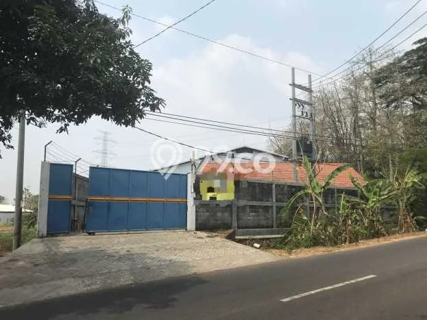 Area Ramai! Gudang Dijual di Mojosari untuk Bisnis Luas Bangunan 750m2 Area Ramai! Gudang Dijual di Mojosari untuk Bisnis Luas Bangunan 750m2