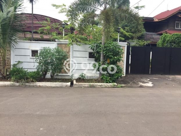 For Sale! Luxury House LT 1352m2 Desain Modern di Kedoya Baru For Sale! Luxury House LT 1352m2 Desain Modern di Kedoya Baru