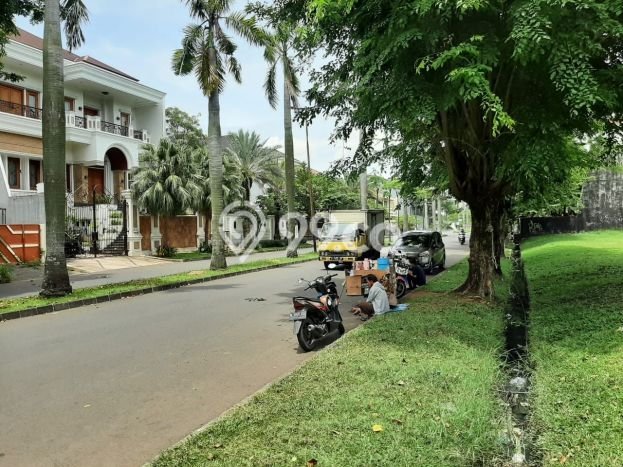 Tanah Dijual Lokasi Strategis di Jakarta Barat dengan Luas 450m2 Tanah Dijual Lokasi Strategis di Jakarta Barat dengan Luas 450m2
