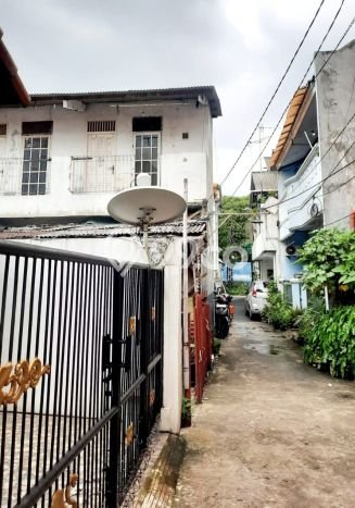 Rumah Modern Cantik 9 Kamar Siap Huni di Kramat Jati Rumah Modern Cantik 9 Kamar Siap Huni di Kramat Jati