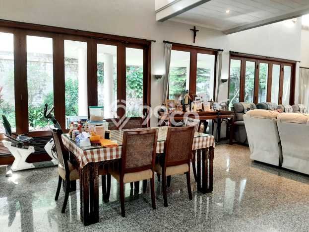 Dijual Rumah Mewah Elegan Dengan View Cantik di Kedoya Baru, Jakarta Barat Dijual Rumah Mewah Elegan Dengan View Cantik di Kedoya Baru, Jakarta Barat