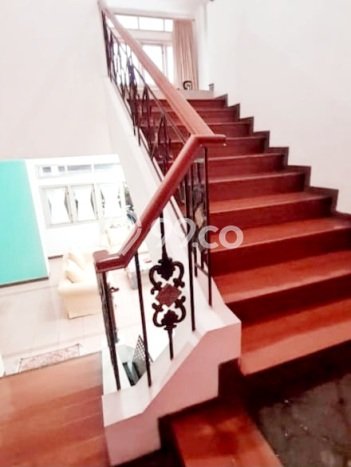 Rumah Mewah LB 412m2 Siap Pakai Desain Elegan di Ciateul, Bandung Rumah Mewah LB 412m2 Siap Pakai Desain Elegan di Ciateul, Bandung