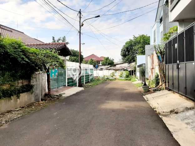 For Sale! Luxury House LT 281m2 Desain Elegan di Kedoya Baru For Sale! Luxury House LT 281m2 Desain Elegan di Kedoya Baru