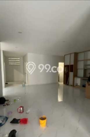 Ready to Use! Luxury House LT 154m2 Desain Modern di Jelambar Ready to Use! Luxury House LT 154m2 Desain Modern di Jelambar
