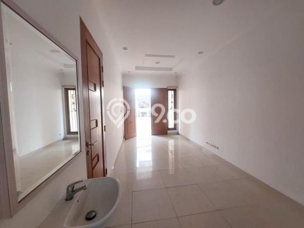 Rumah Luxury Modern Tanpa Renovasi di Taman Ratu Jakarta Barat Rumah Luxury Modern Tanpa Renovasi di Taman Ratu Jakarta Barat