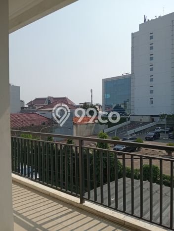 Rumah Mewah LB 525m2 Siap Pakai Desain Elegan di Sunrise Garden, Jakarta Barat Rumah Mewah LB 525m2 Siap Pakai Desain Elegan di Sunrise Garden, Jakarta Barat
