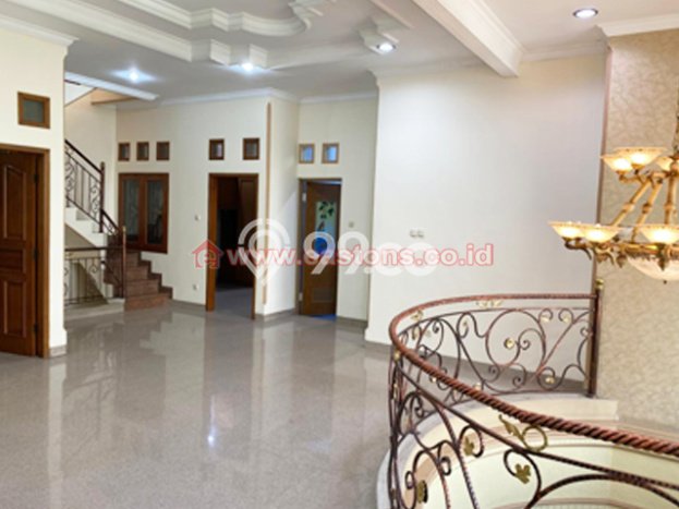 Rumah Elit Modern Siap Huni di Taman Palem Jakarta Barat Rumah Elit Modern Siap Huni di Taman Palem Jakarta Barat