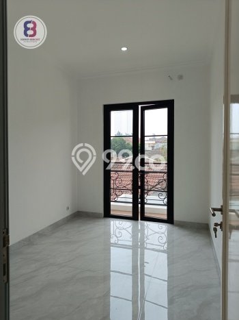 Siap Huni Rumah Mewah 5 Kamar di Pesanggrahan Dekat ke Mana Pun Siap Huni Rumah Mewah 5 Kamar di Pesanggrahan Dekat ke Mana Pun