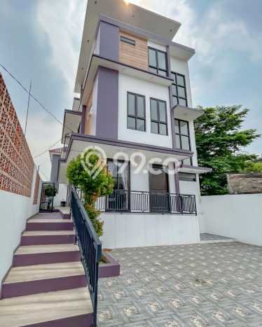Jual Rumah Luas Elegan Dengan View Eksklusif di Meruya, Jakarta Barat Jual Rumah Luas Elegan Dengan View Eksklusif di Meruya, Jakarta Barat