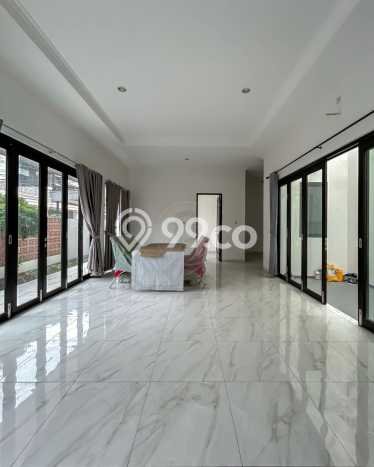 Jual Rumah Luas Elegan Dengan View Eksklusif di Meruya, Jakarta Barat Jual Rumah Luas Elegan Dengan View Eksklusif di Meruya, Jakarta Barat