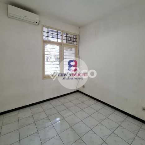 Rumah Modern 2 KT LT 142m2 di Graha Raya Rumah Modern 2 KT LT 142m2 di Graha Raya