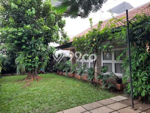 Siap Huni Rumah Mewah 4 Kamar di Kebayoran Baru Dekat ke Mana Pun Siap Huni Rumah Mewah 4 Kamar di Kebayoran Baru Dekat ke Mana Pun