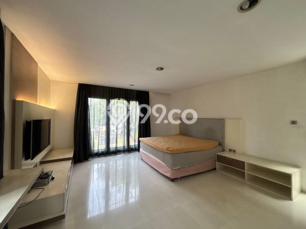 Hunian Elit LB 450m2 Siap Huni Desain Elegan di Pondok Indah, Jakarta Selatan Hunian Elit LB 450m2 Siap Huni Desain Elegan di Pondok Indah, Jakarta Selatan