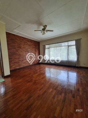 Rumah Elit Modern Tanpa Renovasi di Setiabudi Bandung Rumah Elit Modern Tanpa Renovasi di Setiabudi Bandung