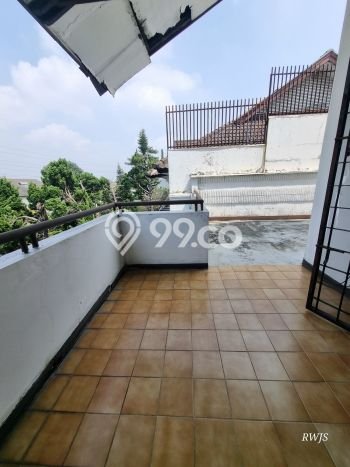 Rumah Elit Modern Tanpa Renovasi di Setiabudi Bandung Rumah Elit Modern Tanpa Renovasi di Setiabudi Bandung