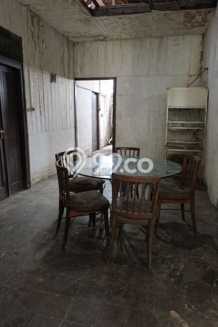 Rumah Sederhana Dijual di Kebayoran Lama 5 Kamar dengan LT 375m2 Rumah Sederhana Dijual di Kebayoran Lama 5 Kamar dengan LT 375m2