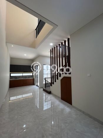 Dijual Rumah Mewah Megah Dengan View Eksklusif di Tomang, Jakarta Barat Dijual Rumah Mewah Megah Dengan View Eksklusif di Tomang, Jakarta Barat