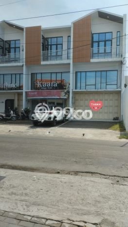 Ruko bagus disewakan di Colomadu Karanganyar dengan LB 188m2 harga sewa terbaik Ruko bagus disewakan di Colomadu Karanganyar dengan LB 188m2 harga sewa terbaik