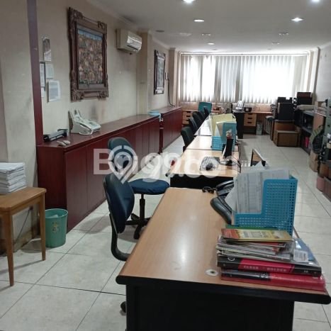 Unit Ruko Dijual di Jakarta Barat LT 129m2 & LB 300m2 Unit Ruko Dijual di Jakarta Barat LT 129m2 & LB 300m2