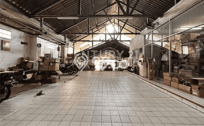 HARGA SPESIAL! Rumah di Cempaka Putih, Dekat Pusat Kota, 3 KT, LT 564m² LB 564m² HARGA SPESIAL! Rumah di Cempaka Putih, Dekat Pusat Kota, 3 KT, LT 564m² LB 564m²