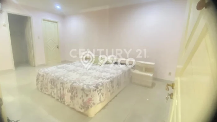 PREMIUM CHOICE! Rumah di Pulo Gadung, 5 KT, Area Strategis, Luas 550m² Bangunan 450m² PREMIUM CHOICE! Rumah di Pulo Gadung, 5 KT, Area Strategis, Luas 550m² Bangunan 450m²