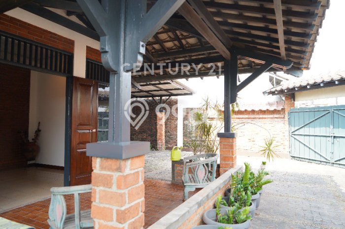 Rumah Mewah Dijual LT 580m2 di Cinere, Depok Rumah Mewah Dijual LT 580m2 di Cinere, Depok